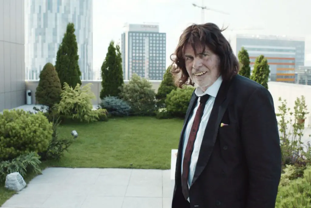 TONI ERDMANN: Snap Or Stretch