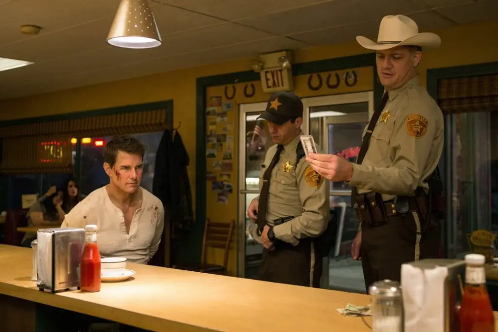 JACK REACHER: NEVER GO BACK: Tom Cruise Doesn't Reach Far Enough