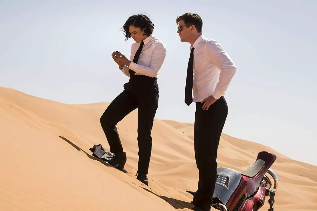 MEN IN BLACK: INTERNATIONAL: Thompson And Hemsworth Only Slightly Elevate An Awkward Script