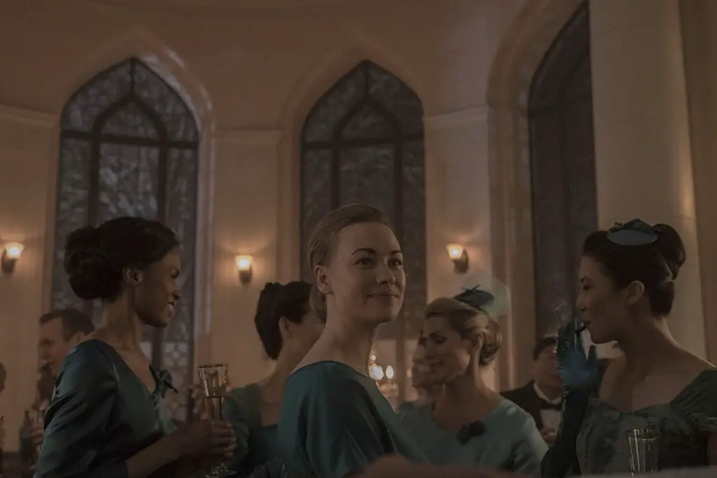 THE HANDMAID'S TALE (S3E7) "Under His Eye": A Bit Of Filler, But Still Compelling