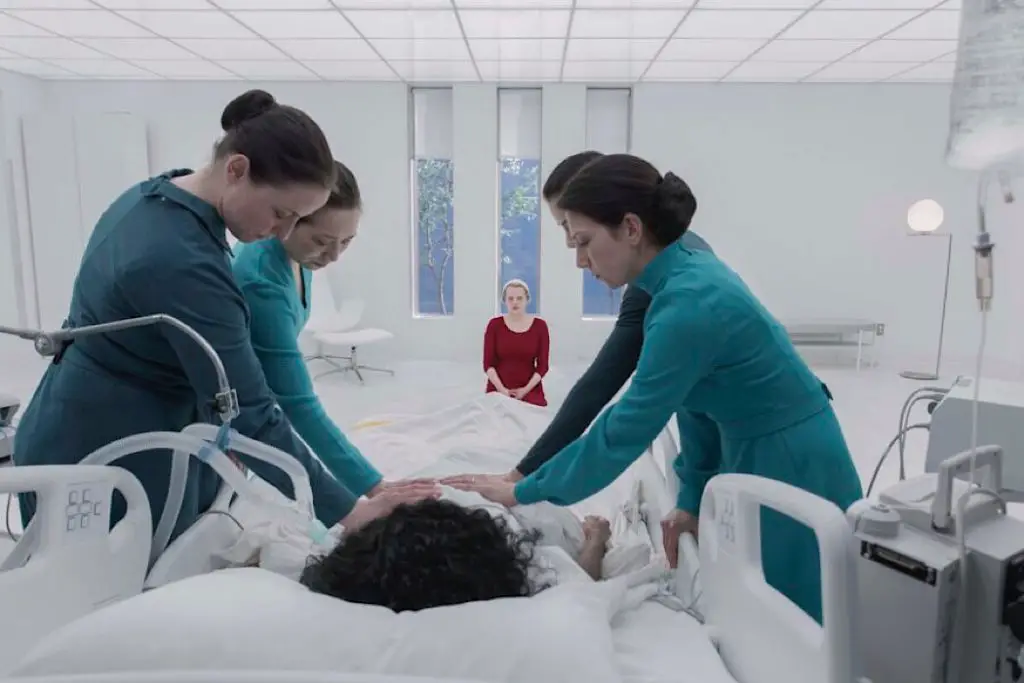 THE HANDMAID’S TALE (S3E9) “Heroic”: One Of The Strong Ones