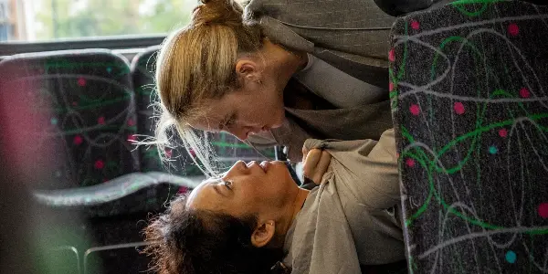 KILLING EVE (S3E3) "Meetings Have Biscuits": A Kiss To Remember