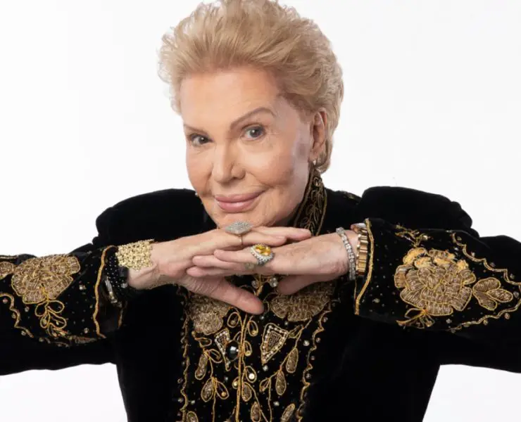 MUCHO, MUCHO AMOR: The Legend of Walter Mercado