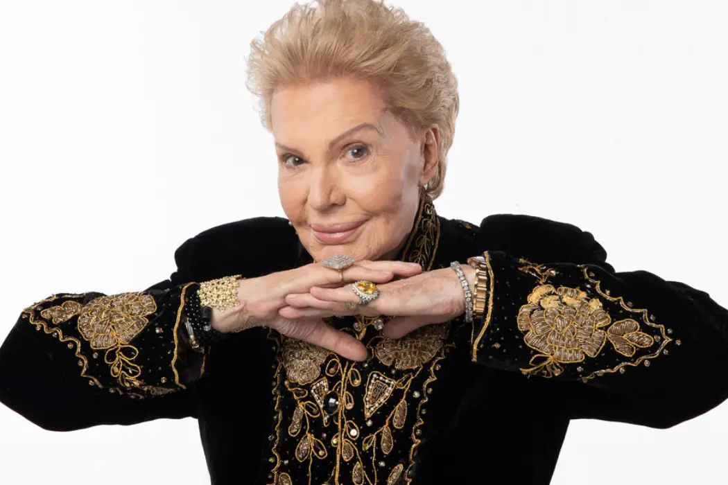 MUCHO, MUCHO AMOR: The Legend of Walter Mercado